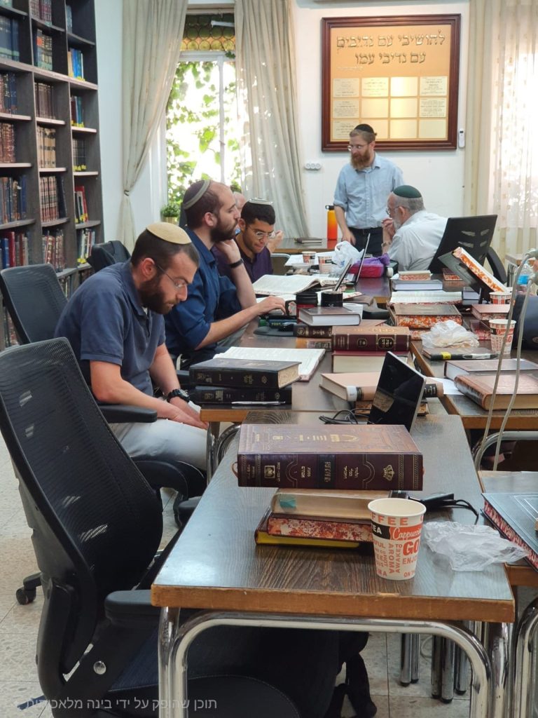 אברכים בלימוד